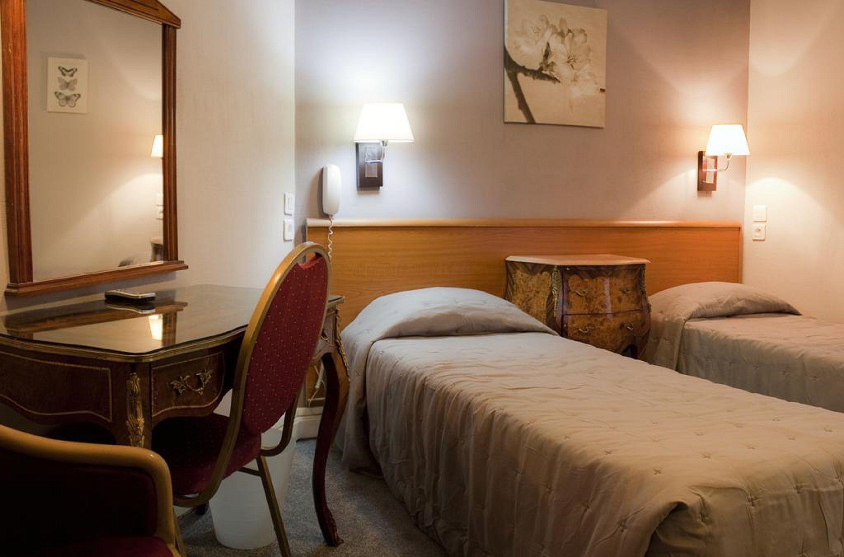 Hotel Hippodrome Paris