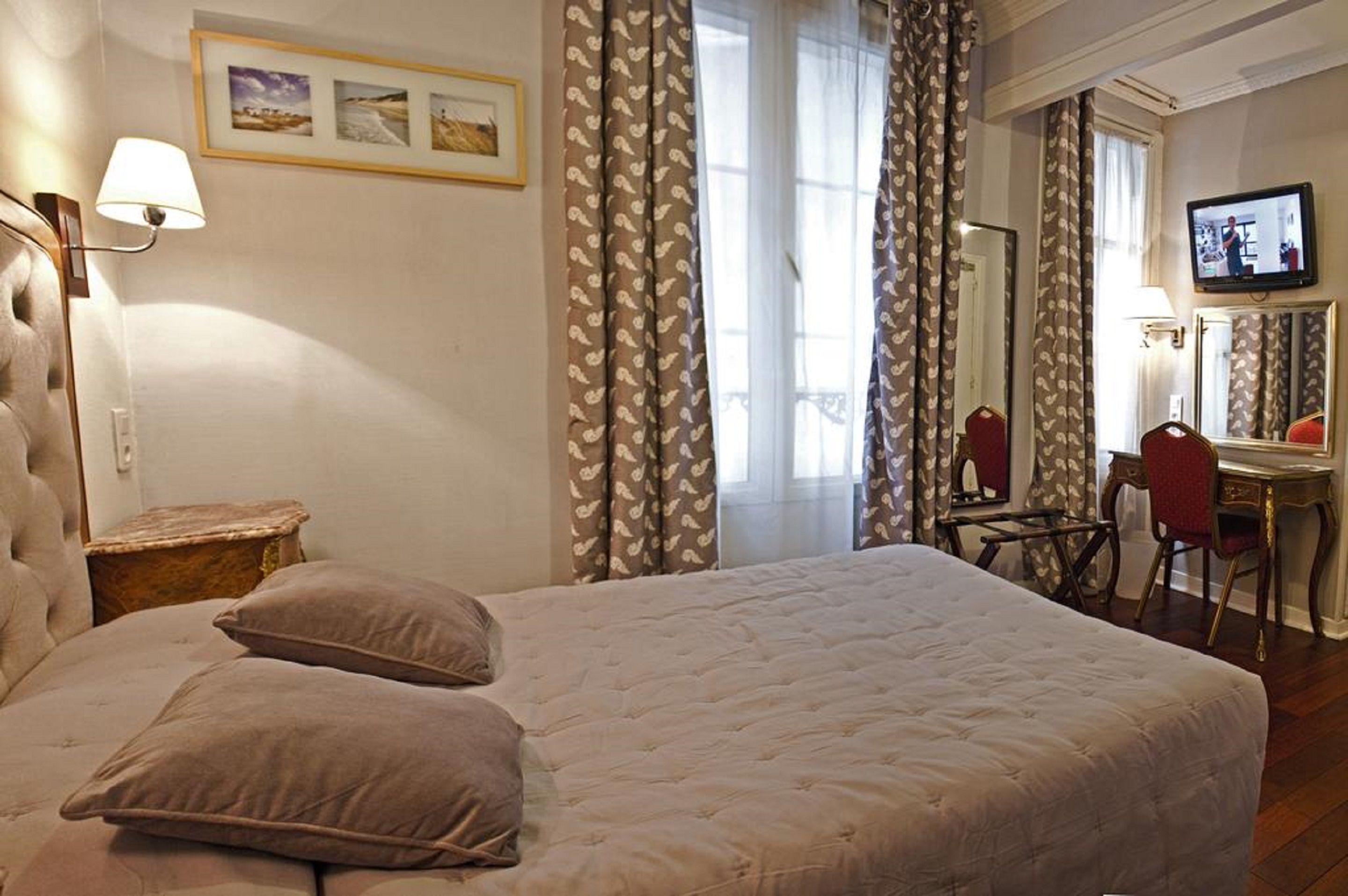 Hippodrome Hotel 2*
