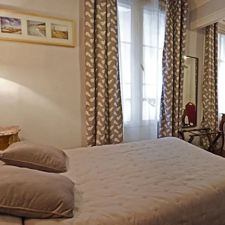 Hippodrome Hotel 2*